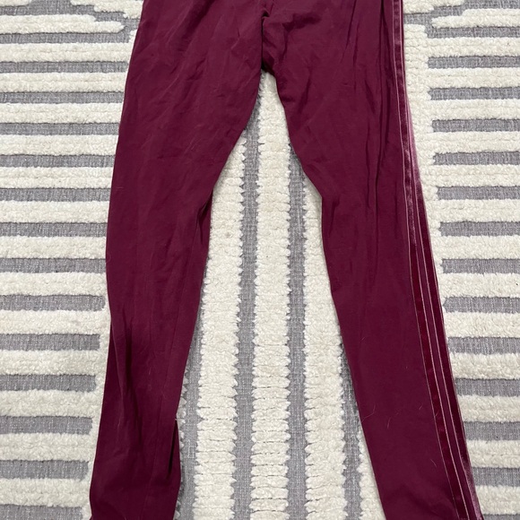 Adidas Originals Gold Logo‎ Tonal Stripe Leggings in Crimson - Picture 15 of 15